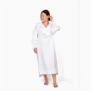 NWOT Quiet culture white ruffle neckline v neck sz XS/S